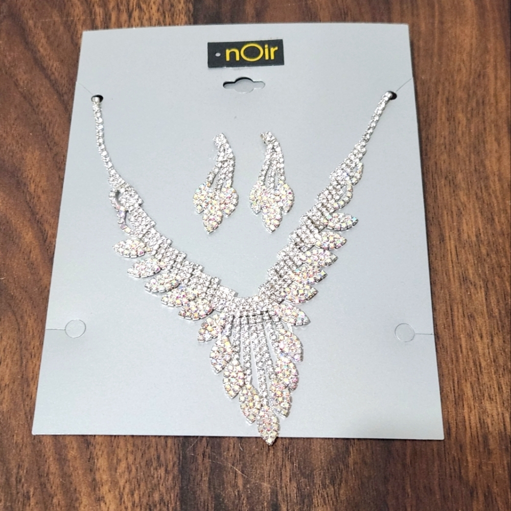 nOir Jewelry Iridiscent Rhinestone Set
